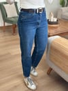 Mavi Kemerli Mom Pantolon