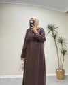 3131 - Yakası Broşlu Tencel Elbise - Kahverengi