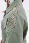 Gabardin Sırt ve Omuz Nakış Detaylı Soft Yeşil  Ceket