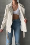 Yeni Sezon Kadın Oversize Cep Detay Kemerli Deri Ceket Mont-Beyaz