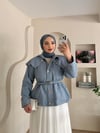 Arden Geniş Yaka Fırfır Detay Trenç