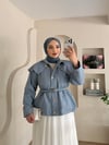 Arden Geniş Yaka Fırfır Detay Trenç
