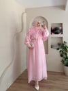 Dantel Detaylı Pelerinli Kemerli İthal Elbise 