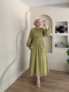 Mariam Broş Detaylı Elbise 