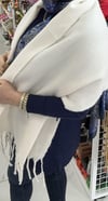 PUFFY YUMUŞAK PÜSKÜLLÜ OMUZ ŞALI