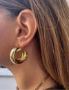 14K Altın Renk Çelik Kalın Bombeli Halka Küpe 30 mm – Parlak Modern Tasarım