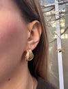 14K Gold Renk Çelik Çok Halkalı Modern Küpe – Şık & Zamansız Tasarım (25 mm)