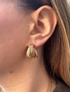 14K Gold Renk Çelik Çok Halkalı Modern Küpe – Şık & Zamansız Tasarım (25 mm)