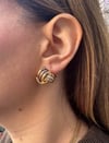 14K Gold Renk Çelik Çok Halkalı Modern Küpe – Şık & Zamansız Tasarım (20 mm)