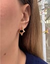 14K Gold Renk Çelik Yıldız Detaylı Taşlı Halka Küpe (17 mm)