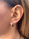 14K Gold Tone Kararmaz Çelik Taş Detaylı Kıvrımlı Halka Küpe