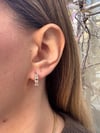 14K Gold Tone Kararmaz Çelik Taşlı Halka Küpe – Parlak Zirkon Taşlı