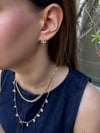 Çiçek Detaylı Taşlı 17 mm Halka Küpe.