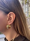 Luxury Bombeli Gold Küpe – Günlük & Şık Kombin