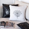 Minimal Lotus Nakışlı Duck Keten Kırlent Kılıfı 45x45 – Doğal Şık Tasarım