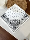 Beyaz Etnik Detay Fular 70x70