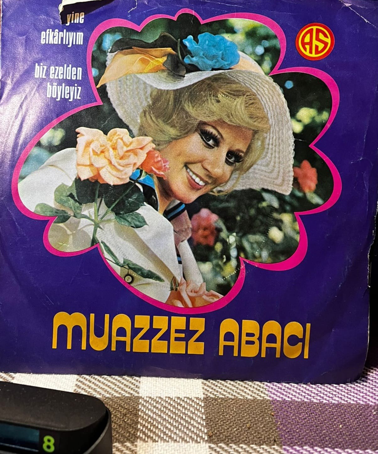 Muazzez Abacı - Yine Efkârlıyım / Biz Ezelden Böyleyiz (7