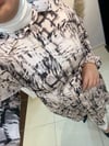 SATEN KUMAŞ DESENLİ BOYDAN GÖMLEK VİZON