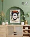 Frida Kahlo Ahşap Tablo – %100 El Yapımı, Siyah-Beyaz Kırmızı Tonlarında Dekor