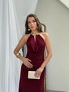 BORDO AKSESUAR DETAYLI DEGAJE YAKA ELBİSE