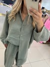 ÇAĞLA YEŞİLİ PREMIUM GÖMLEK PANTOLON TAKIM