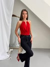 KIRMIZI AKSESUAR DETAYLI DEGAJE YAKA BODYSUIT