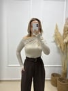 KREM OMUZ DETAYLI CANDY KUMAŞ BLUZ