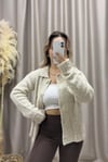 KREM ÜÇ DÜĞMELİ BUKLET HIRKA