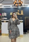 ÖNDEN BÜZGÜLÜ FIRFIRLI ŞİFON ELBİSE