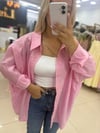PEMBE RENKLİ DÜŞÜK OMUZLU OVERSİZE GÖMLEK