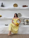 SARI KALIN ASKILI FİSTO DETAYLI DÜĞMELİ ELBİSE