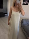 TAŞ RENK ASKILI ELBİSE