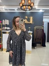 V YAKA ÇİÇEK  DESENLİ ŞİFON ELBİSE