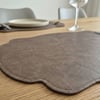 Premium Çift Yüz Kenar Dikişli Deri Amerikan Servis – Vizon Renk 33×44 cm 