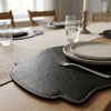 Premium Çift Yüz Kenar Dikişli Deri Amerikan Servis – Siyah Renk 33×44 cm 