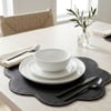 Premium Çift Yüz Kenar Dikişli Deri Amerikan Servis – Siyah Renk 33×33 cm 