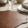 Premium Çift Yüz Kenar Dikişli Deri Amerikan Servis – Kahverengi Renk 33×44 cm 