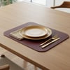 Premium Çift Yüz Kenar Dikişli Deri Amerikan Servis – Bordo Renk 33×44 cm Dikdörtgen