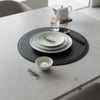 Premium Çift Yüz Kenar Dikişli Deri Amerikan Servis – Siyah-Vizon Çift Renk 33×33 cm 
