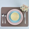 Premium Çift Yüz Kenar Dikişli Deri Amerikan Servis – Vizon 33×44 cm Dikdörtgen
