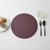 Premium Çift Yüz Kenar Dikişli Deri Amerikan Servis – Bordo Renk 33×33 cm 