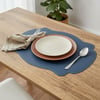 Premium Çift Yüz Kenar Dikişli Deri Amerikan Servis – Lacivert Renk 33×44 cm 
