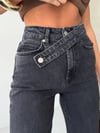 Asimetrik Kemer Detaylı Yüksek Bel Bol Paça  Denim Pantolon