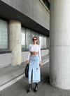 Çiçek Nakış Detaylı Yırtmaçlı Denim Midi Etek