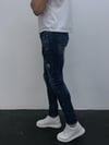 Erkek Mavi Slim Fit Yıpratılmış ve Boya Detaylı Denim Pantolon – Modern Sokak Stili, Rahat Kesim