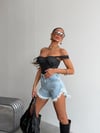 Kadın Yüksek Bel Püsküllü Jean Şort - Yanları Kavisli Yırtık Detaylı Denim Şort
