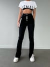 Önü Metal Düğmeli Yüksek Bel Paçası Yırtmaçlı Flare Lıkralı Denim Pantolon