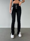 Önü Metal Düğmeli Yüksek Bel Paçası Yırtmaçlı Flare Lıkralı Denim Pantolon