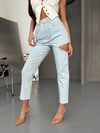 Yüksek Bel Cut Out Detaylı Mom Fit Jean Pantolon Modern Kesim Denim