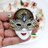 Maske Broş